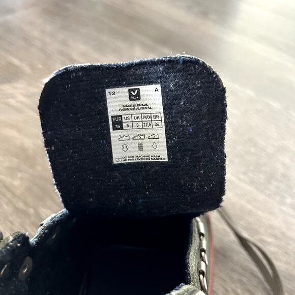 NWOT Veja Roraima Green Suede Hiking Sneakers Black V Logo Red Gum Sole Size 5 - Picture 10 of 15